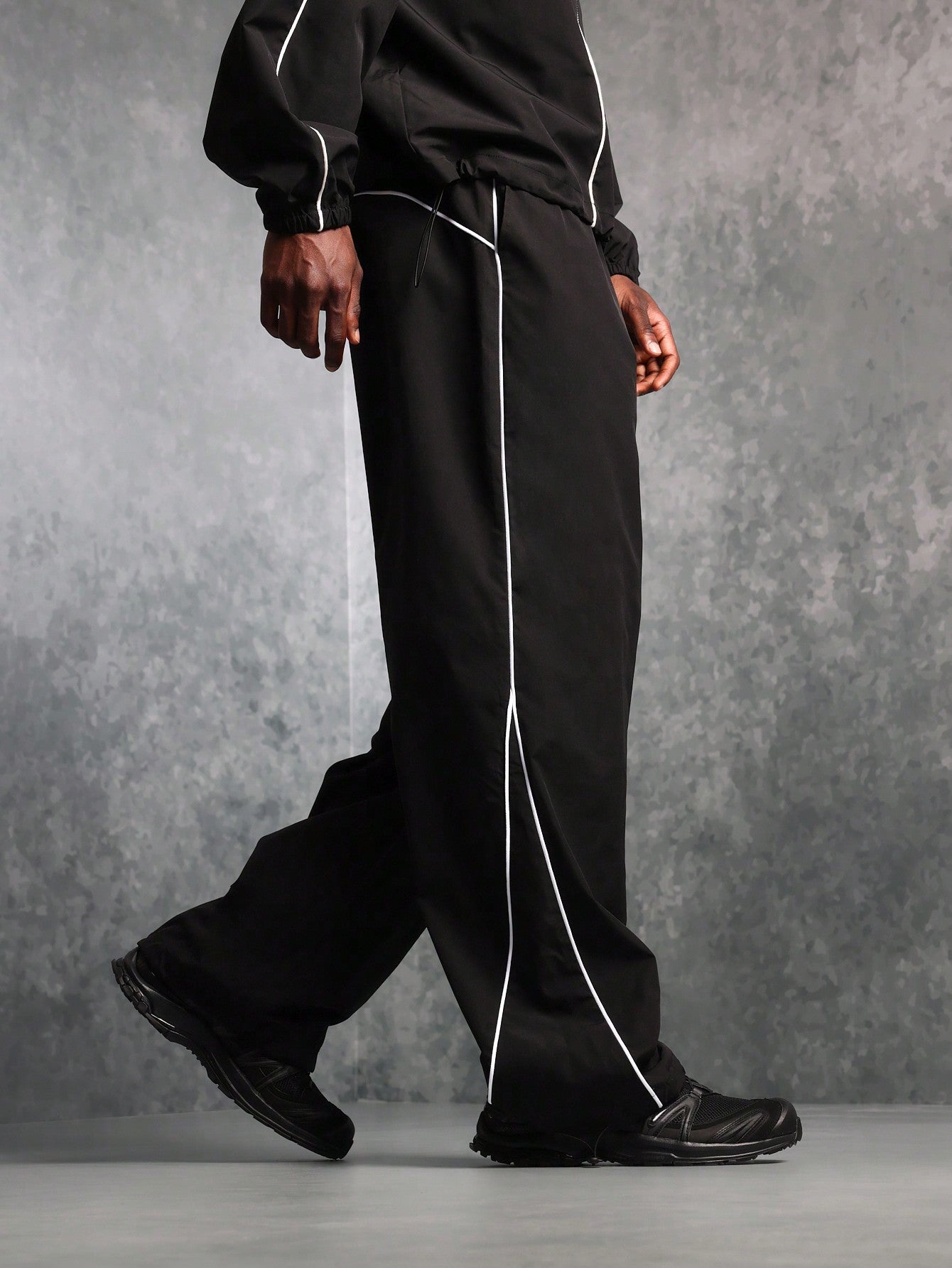 Loose Fit Nylon Parachute Pant With Piping