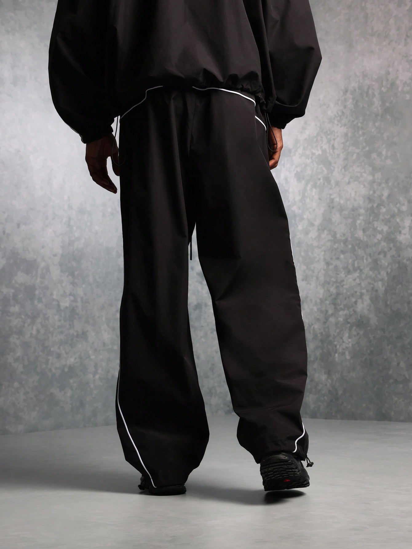 Loose Fit Nylon Parachute Pant With Piping