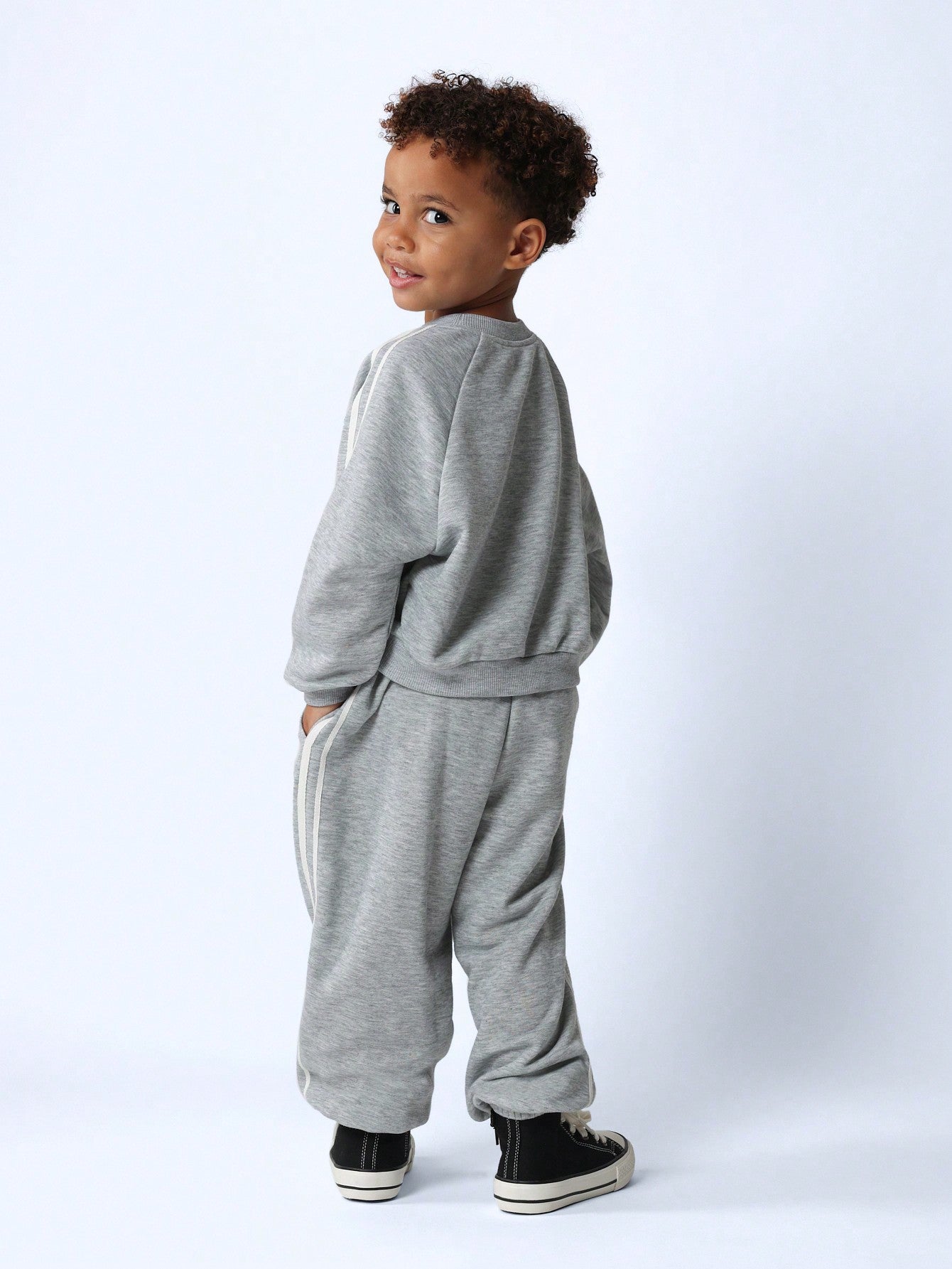 Young Boys Comfy Raglan Crew Neck Sweatshirt And Jogger 2 Piece Set