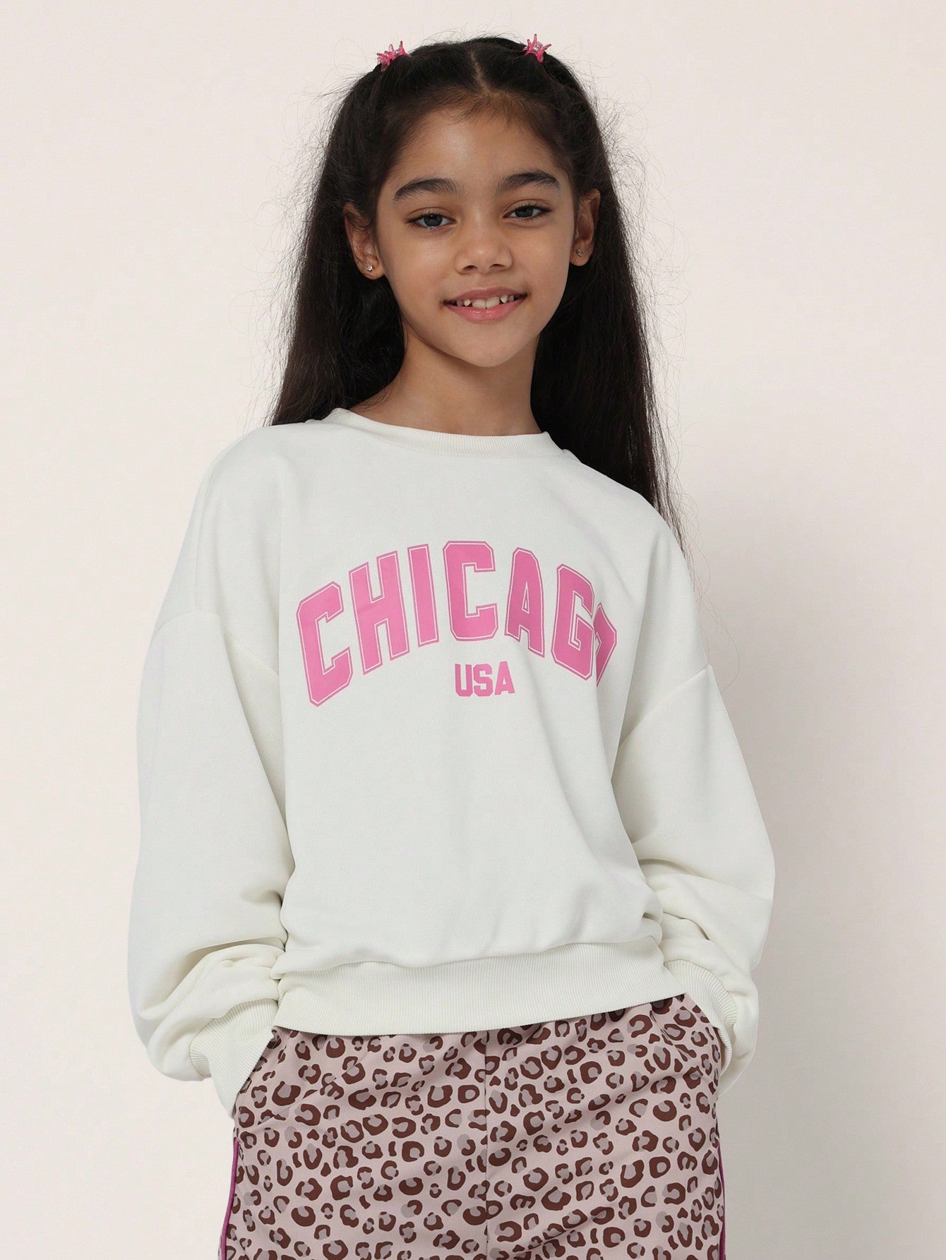 Tween Girls Comfy Regular Fit Sweatshirt With Chicago Graphic Print And Leopard Printed Pants 2 Piece Set