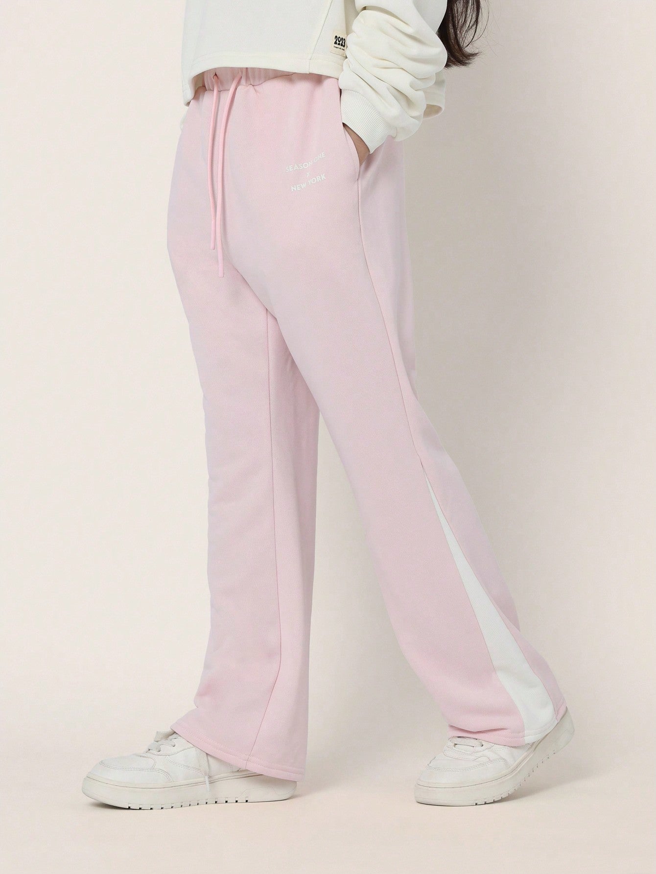 Tween Girls Comfy Flare Fit Contrast Panel Sweatpants With Small Graphic Print & Drawstrings