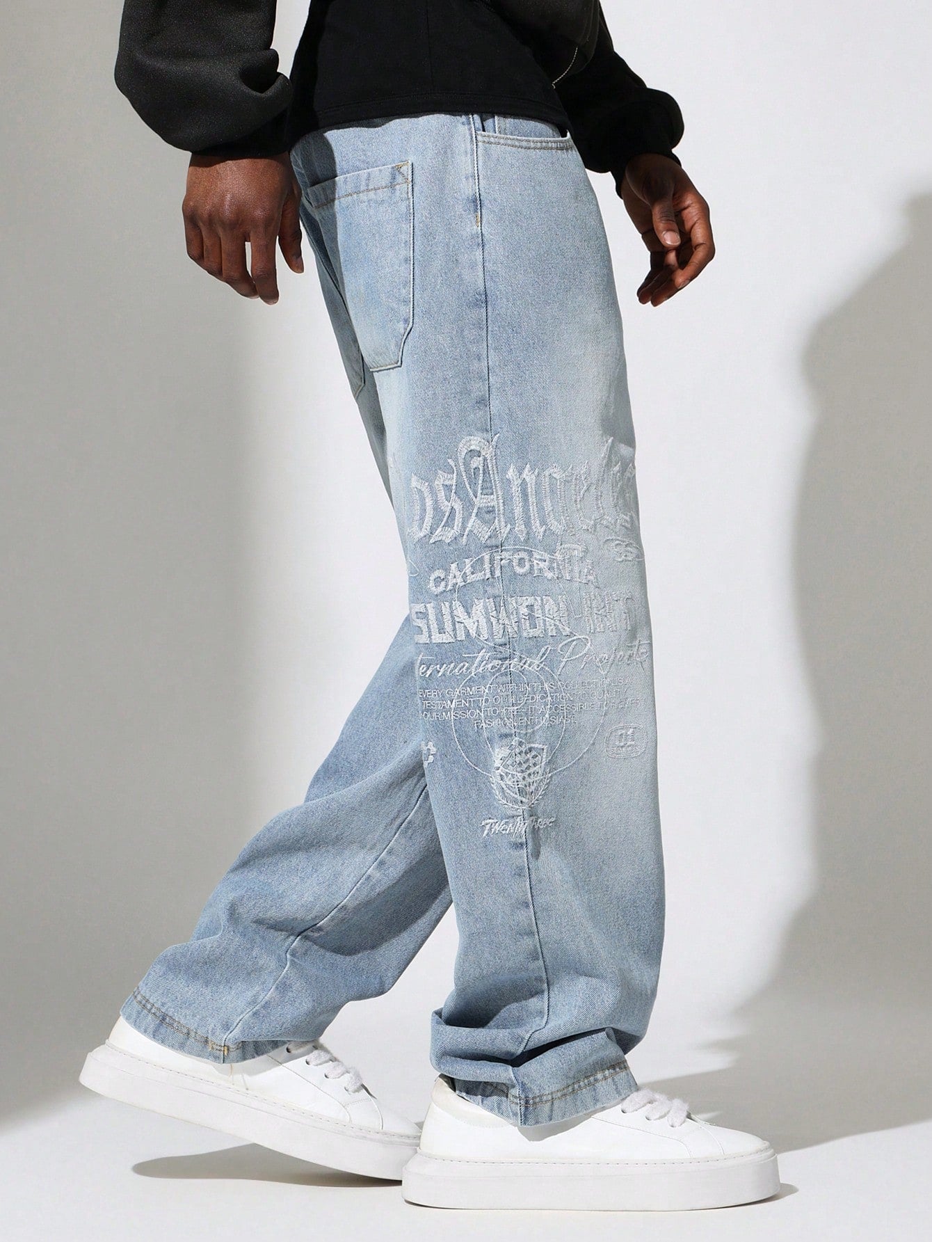 Loose Fit Jean With Embroidery Pattern