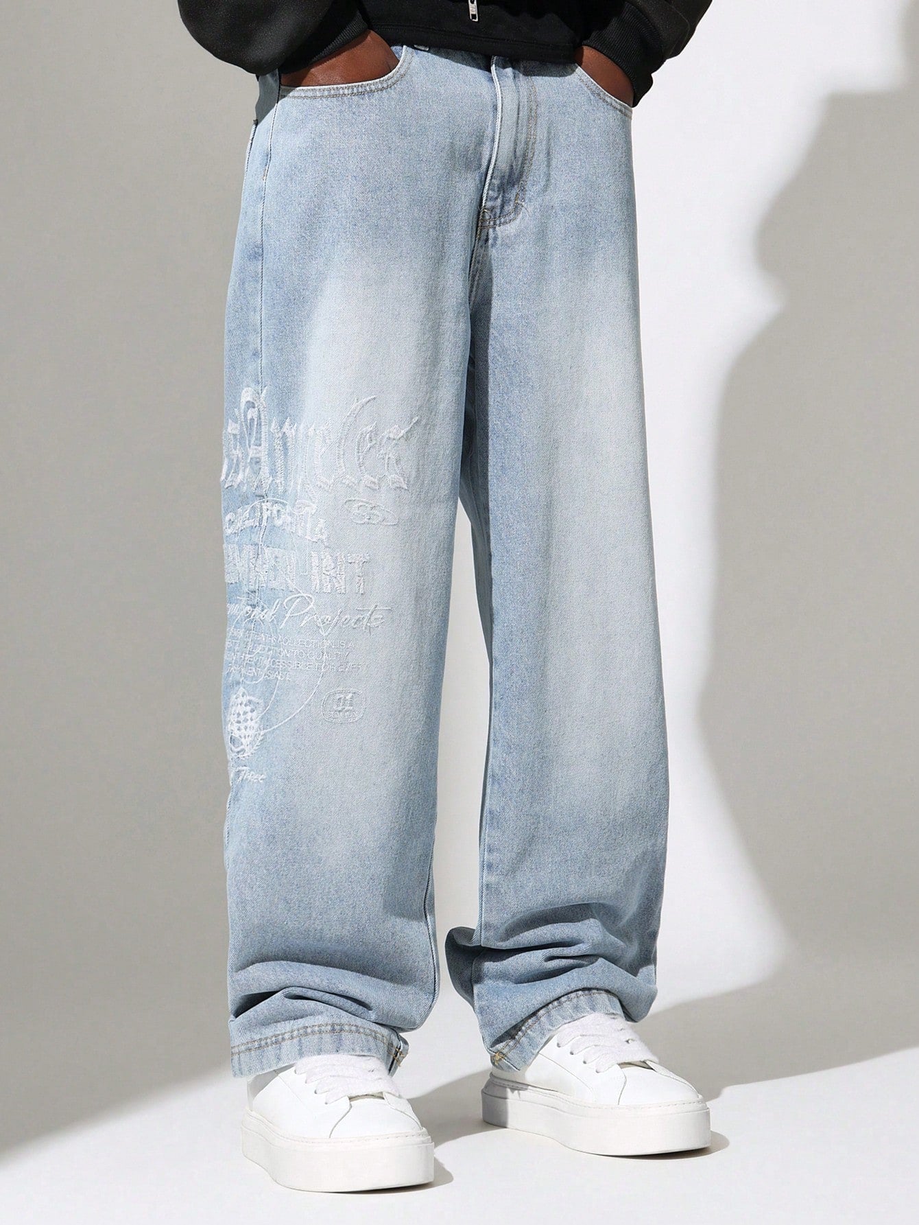 Loose Fit Jean With Embroidery Pattern