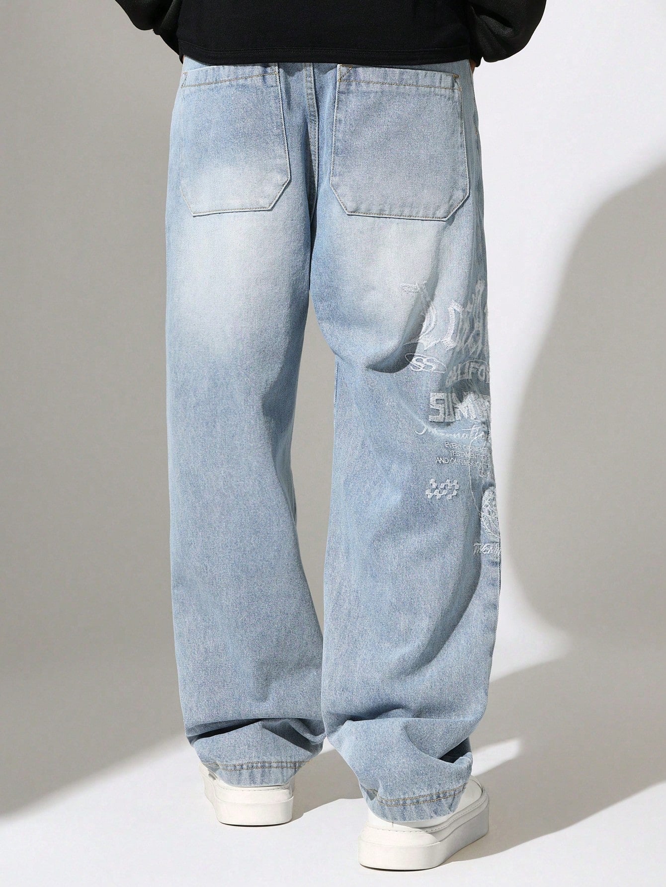 Loose Fit Jean With Embroidery Pattern