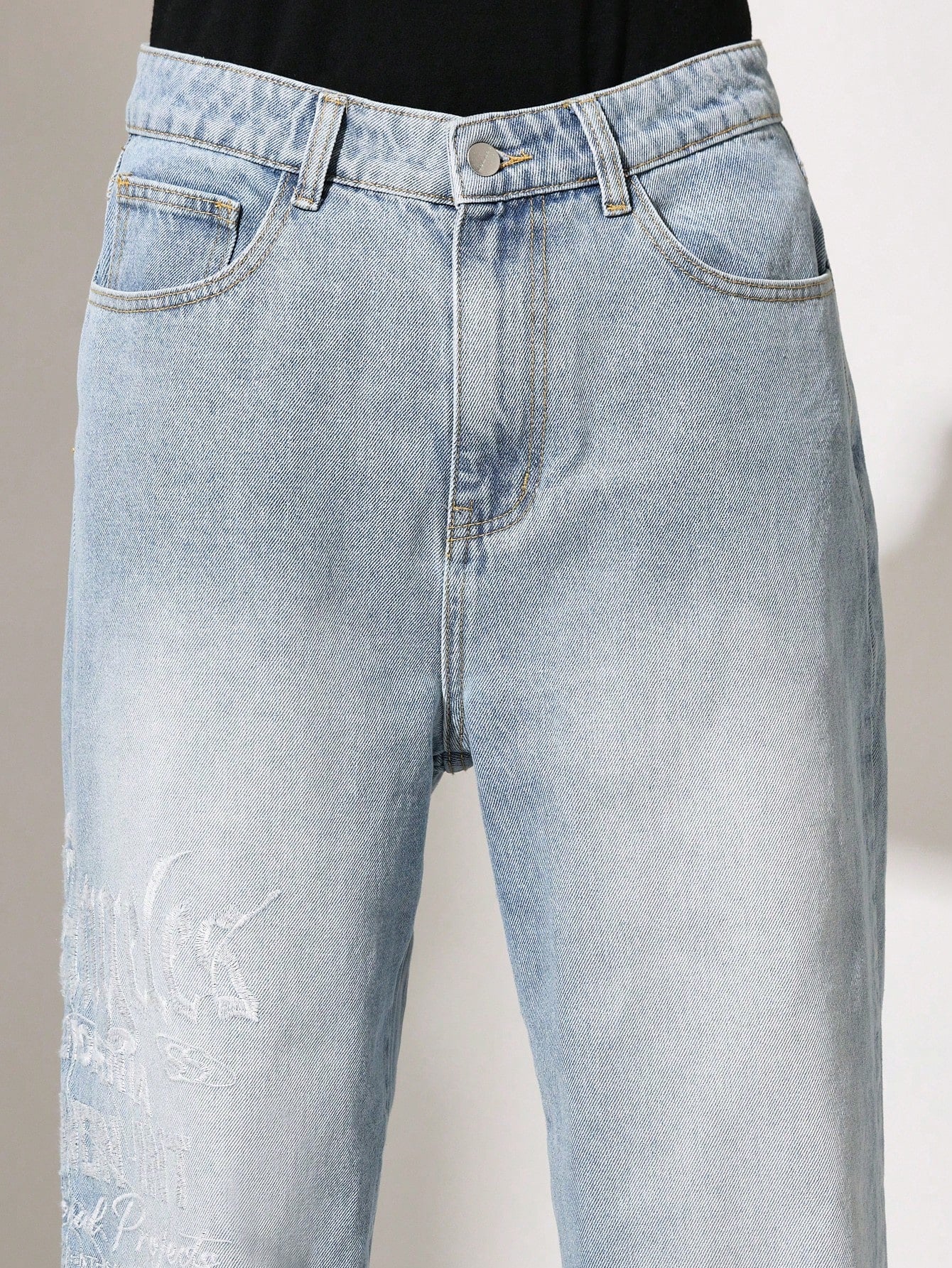 Loose Fit Jean With Embroidery Pattern