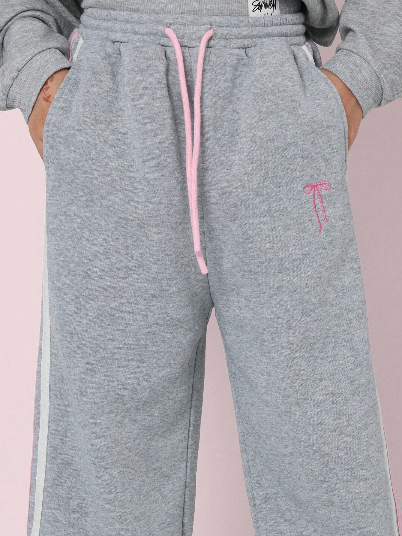 Tween Girls Comfy Straight Fit Sweatpants With Tape & Embroidered Ribbon