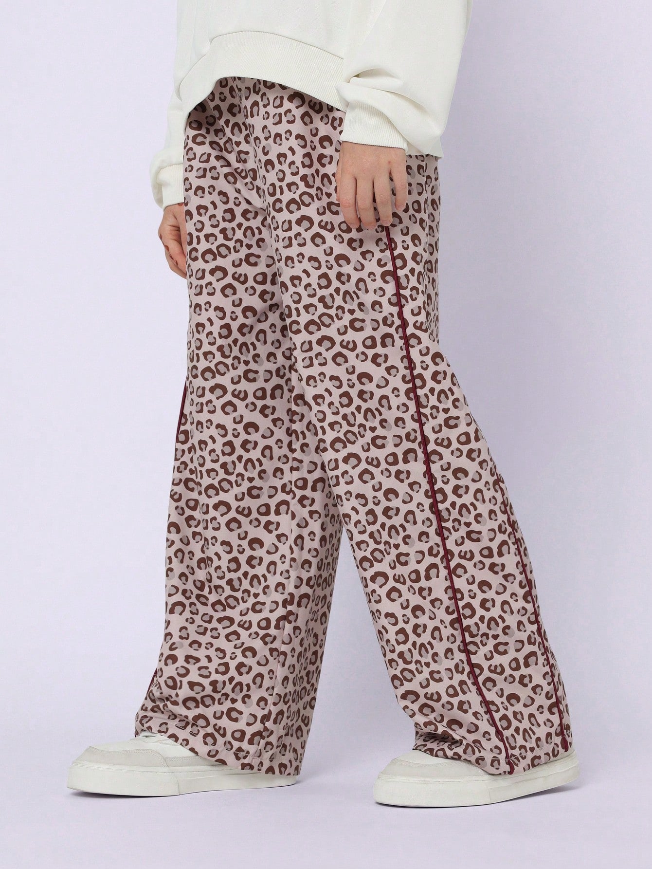 Tween Girls Comfy Regular Fit Sweatshirt With Paris Graphic Print And Leopard Printed Pants 2 Piece Set