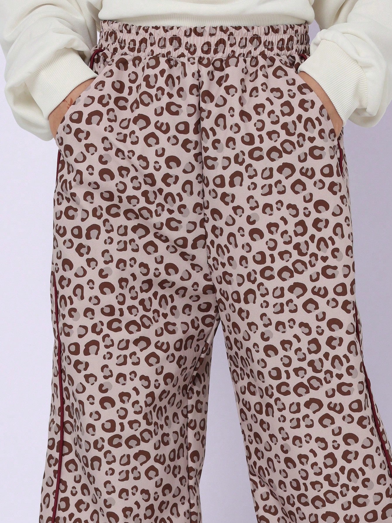 Tween Girls Comfy Regular Fit Sweatshirt With Paris Graphic Print And Leopard Printed Pants 2 Piece Set