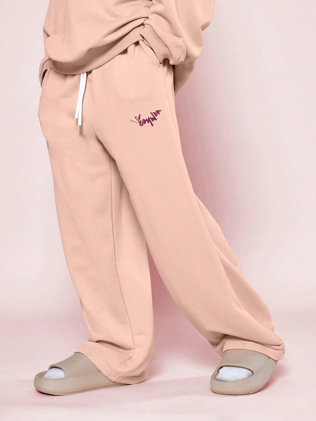 Tween Girls Comfy Crew Neck Sweatshirt With Neck Graphic Print And Straight Fit Sweatpants 2 Piece Set