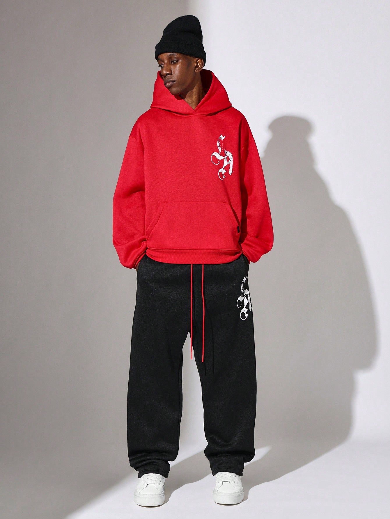 Regular Fit Overhead Hoodie And Contrast Colour Straight Fit Drop Crotch Sweatpants With Graphic Print 2 Piece Set