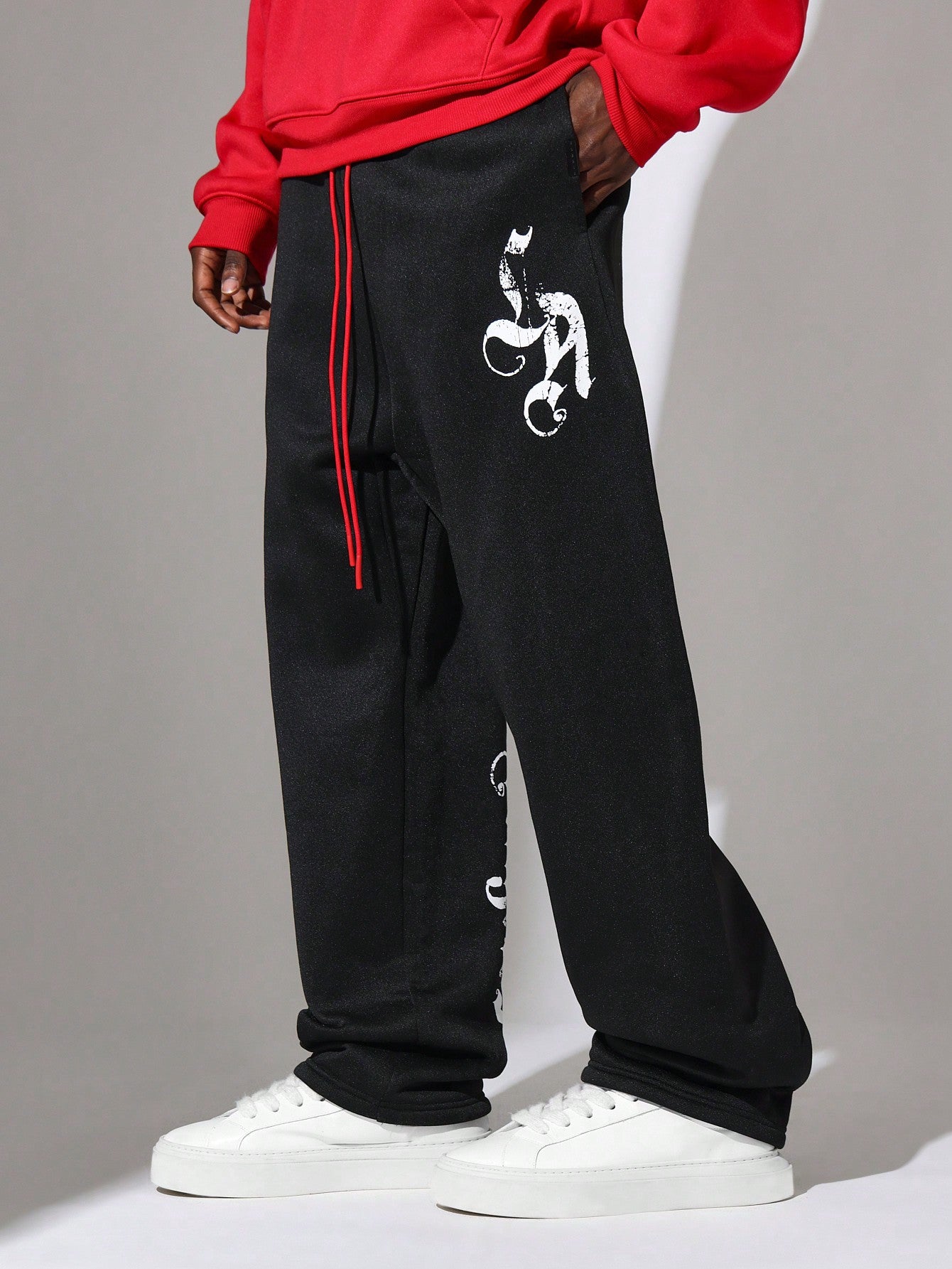 Regular Fit Overhead Hoodie And Contrast Colour Straight Fit Drop Crotch Sweatpants With Graphic Print 2 Piece Set