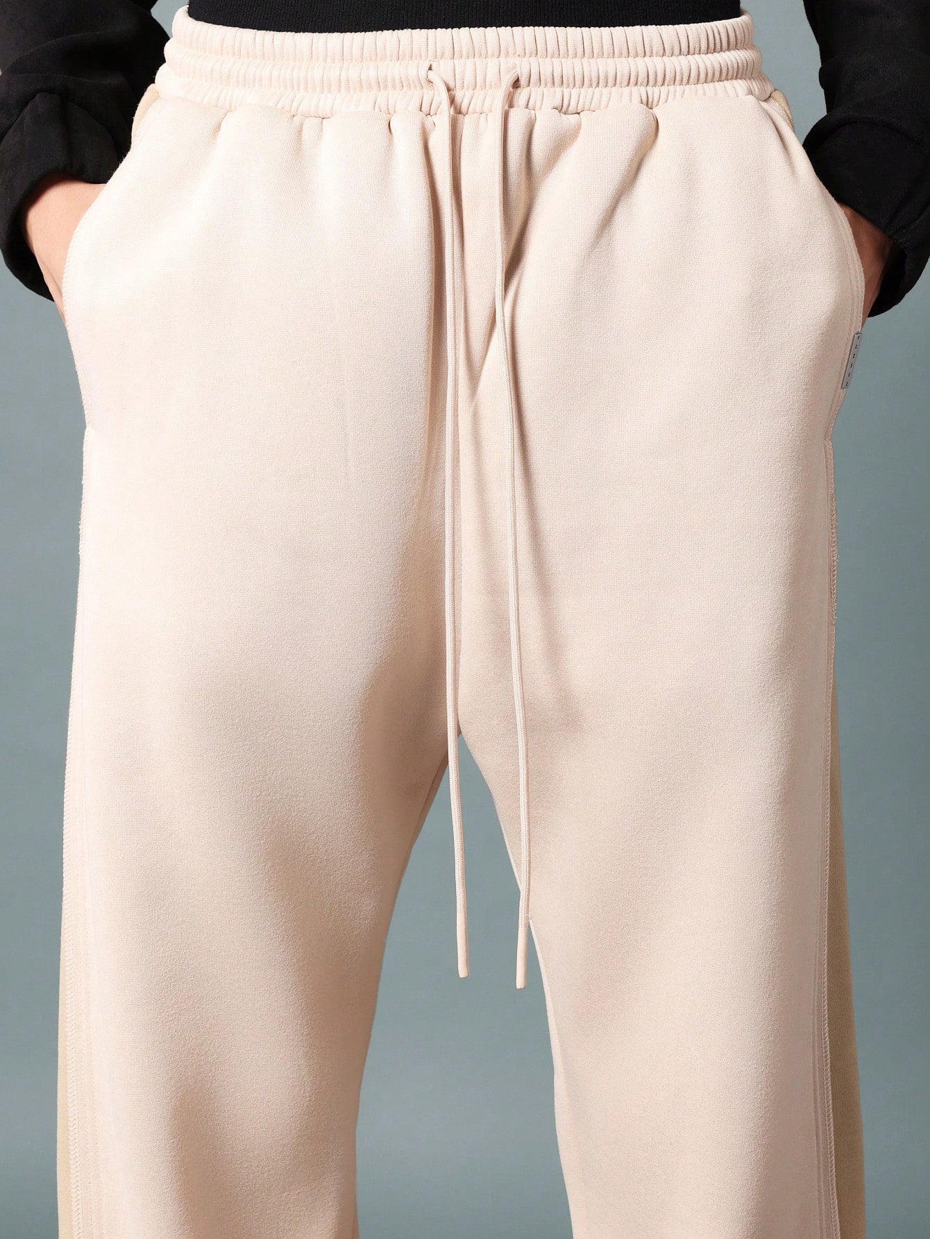 Straight Fit Contrast Raw Edge Side Panel Sweatpants With Drawstrings