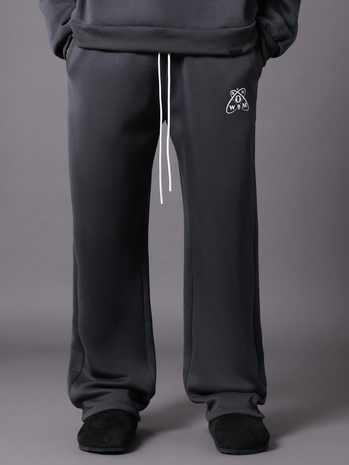 Regular Fit Sweatshirt And Straight Fit Sweatpants With Graphic Print 2 Piece Set