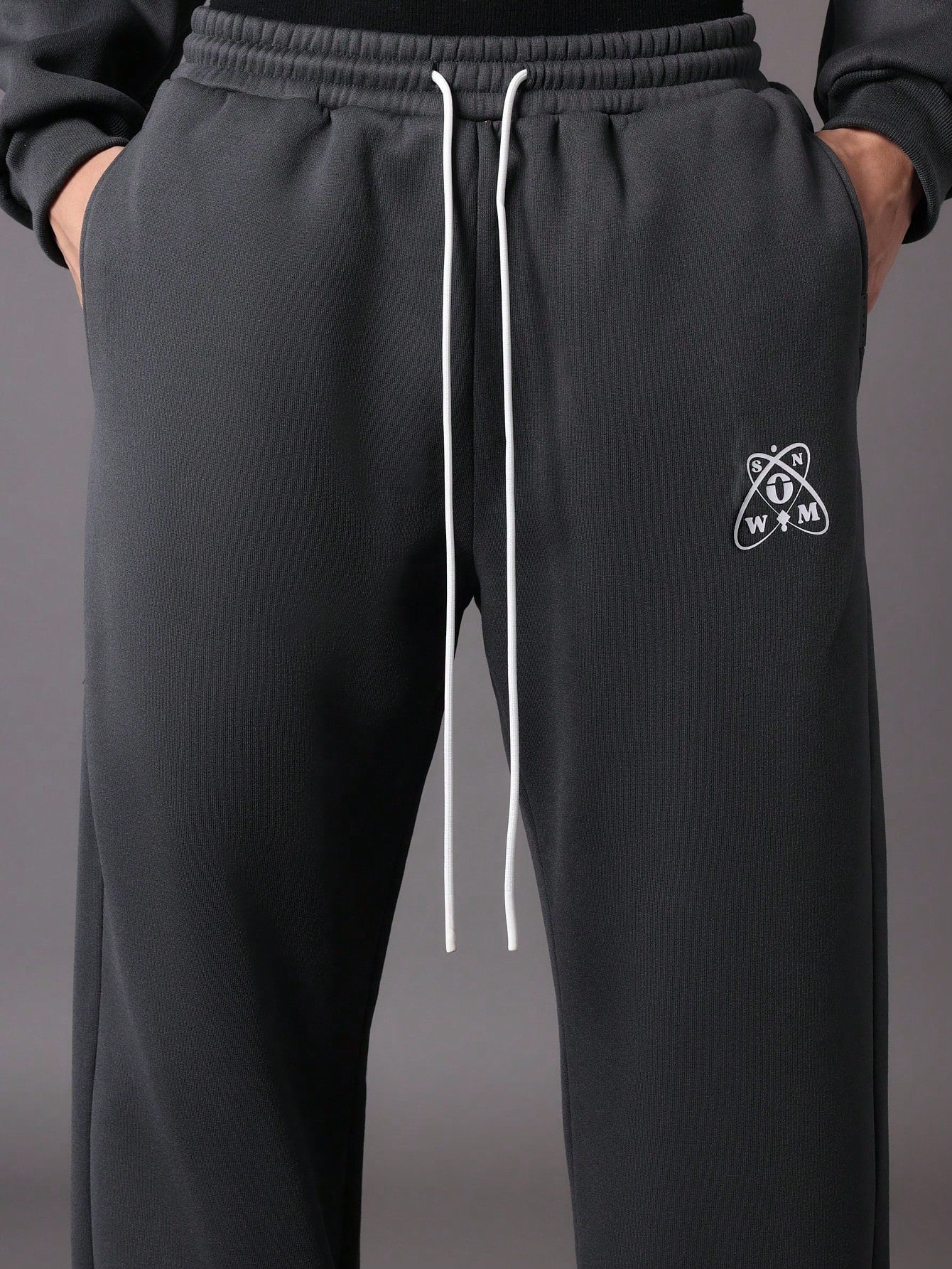 Regular Fit Sweatshirt And Straight Fit Sweatpants With Graphic Print 2 Piece Set