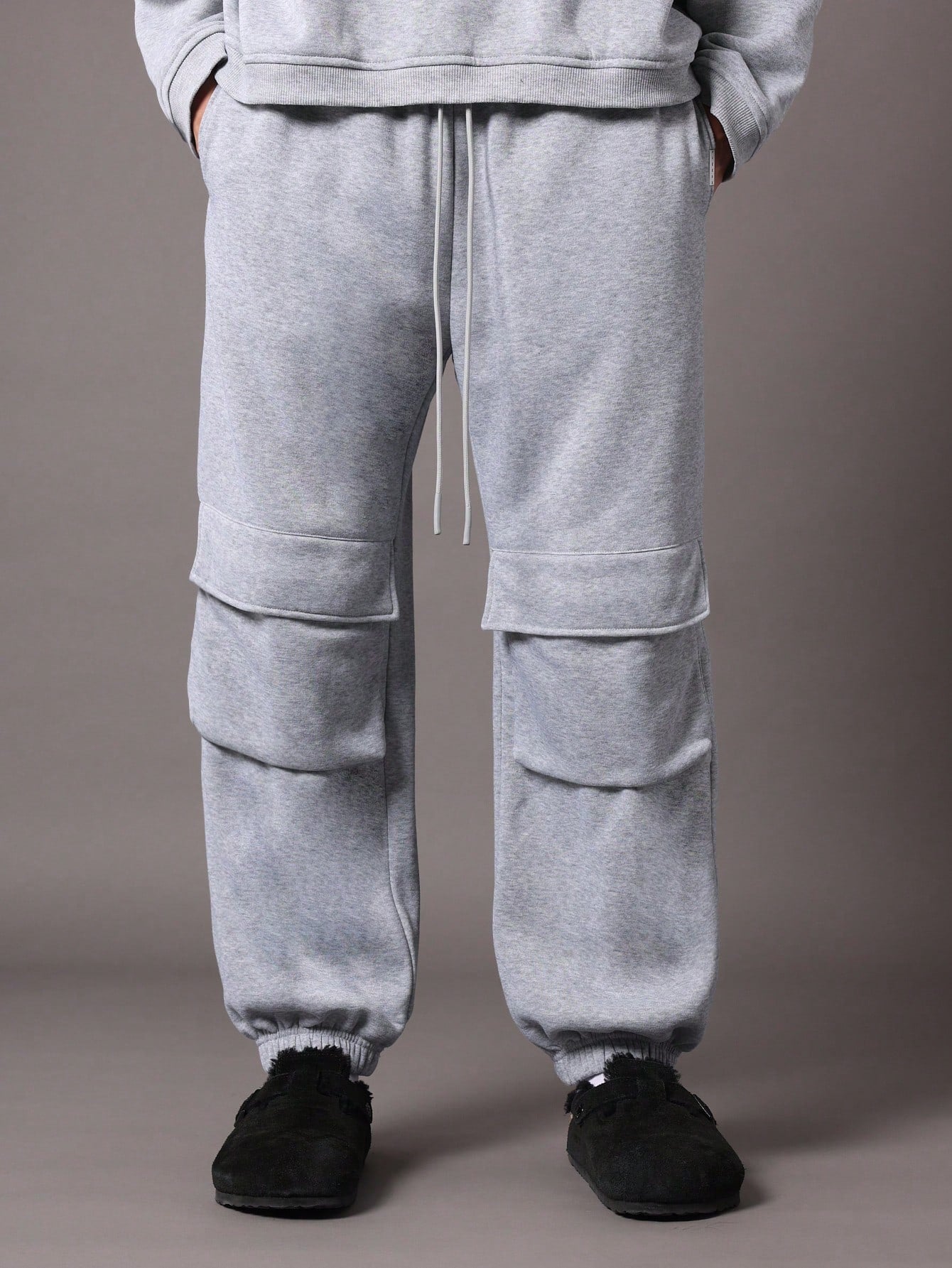 Straight Fit Front Cargo Pockets Jogger With Drawstrings