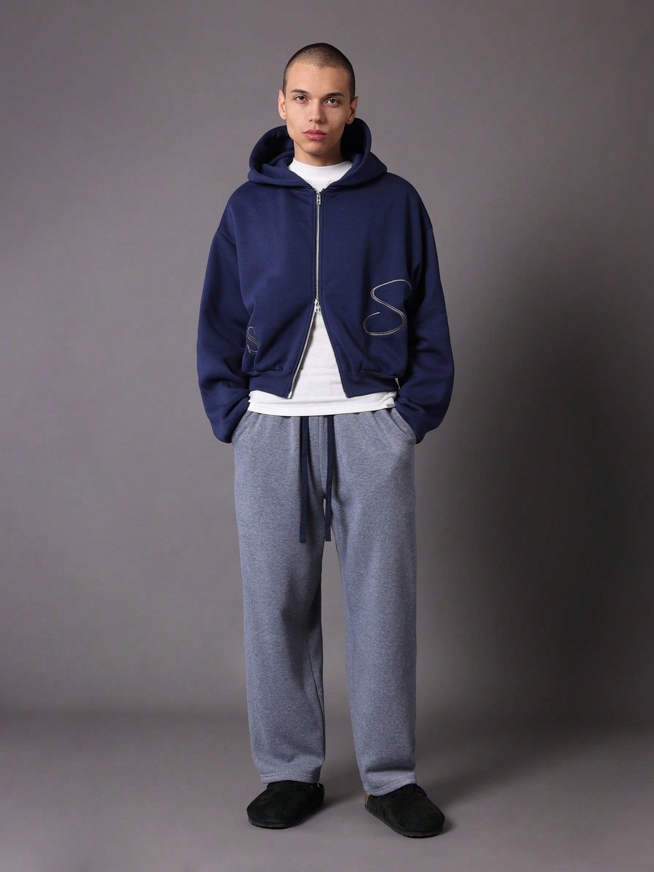 Crop Fit Zip Up Hoodie With Script Embroidery Pattern And Contrast Colour Straight Fit Sweatpants 2 Piece Set