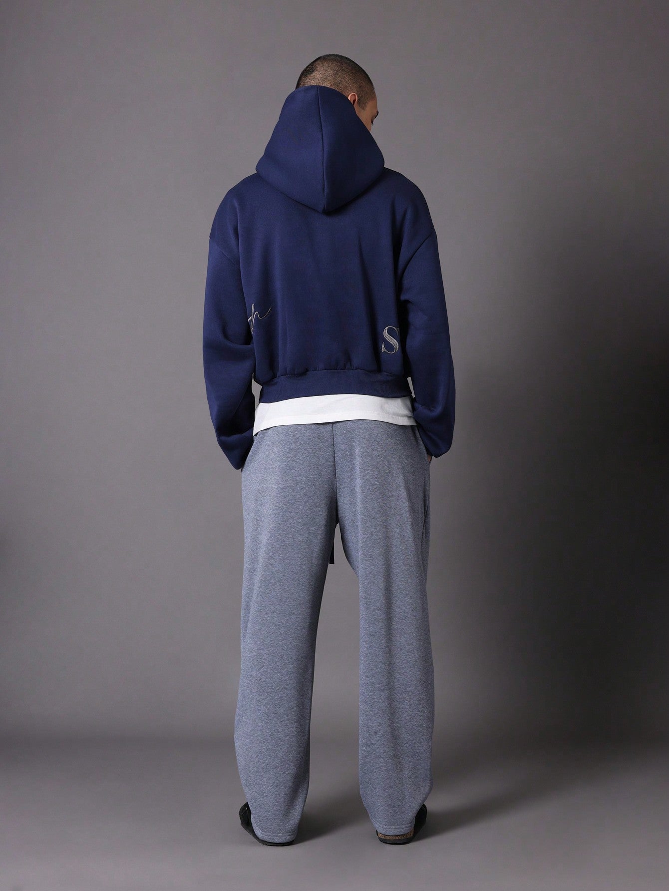 Crop Fit Zip Up Hoodie With Script Embroidery Pattern And Contrast Colour Straight Fit Sweatpants 2 Piece Set