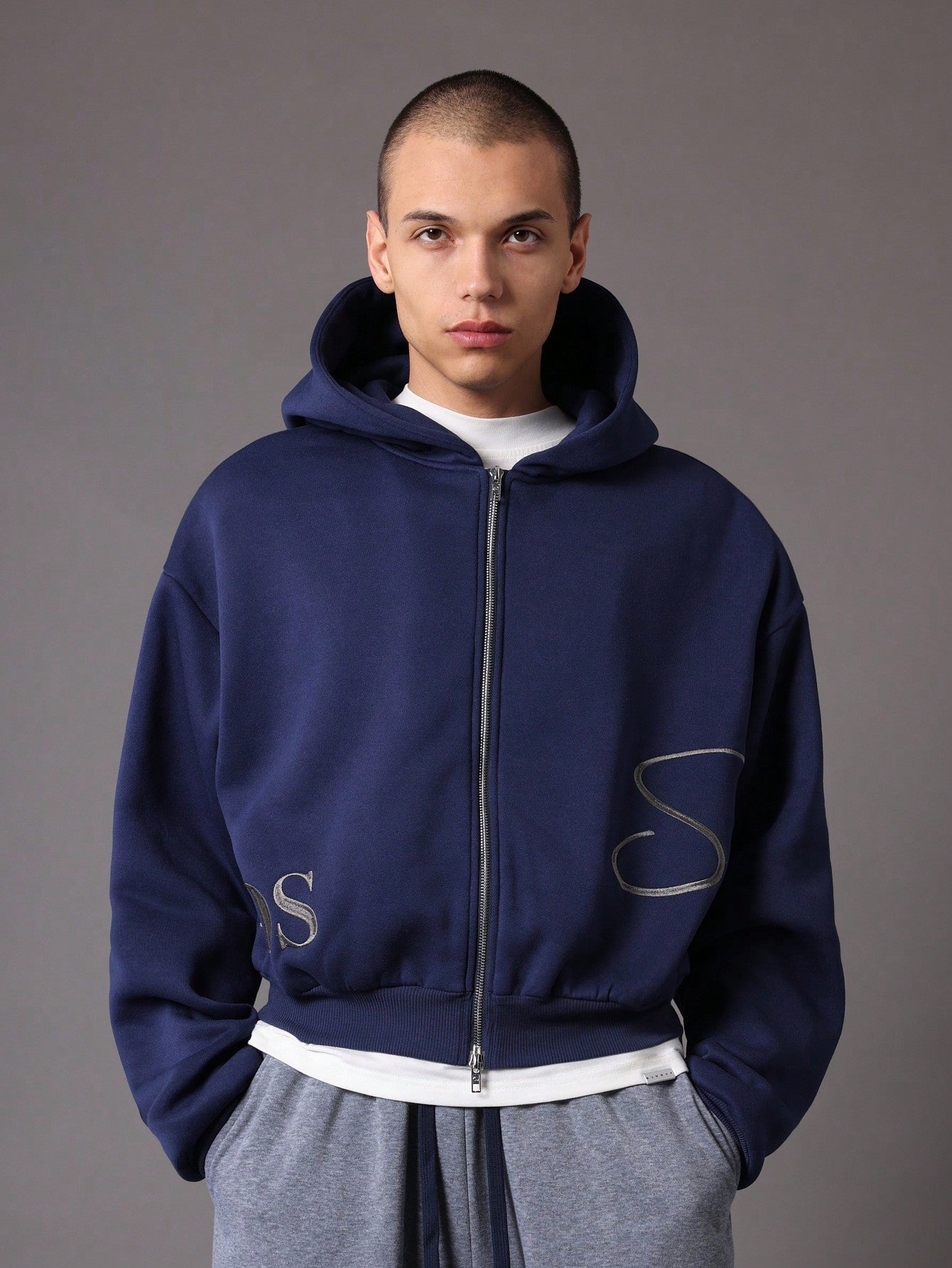 Crop Fit Zip Up Hoodie With Script Embroidery Pattern And Contrast Colour Straight Fit Sweatpants 2 Piece Set