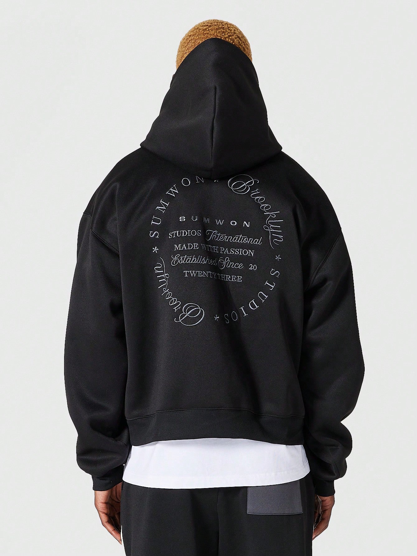 Overhead Hoodie With Front And Back Embroidery – SUMWON