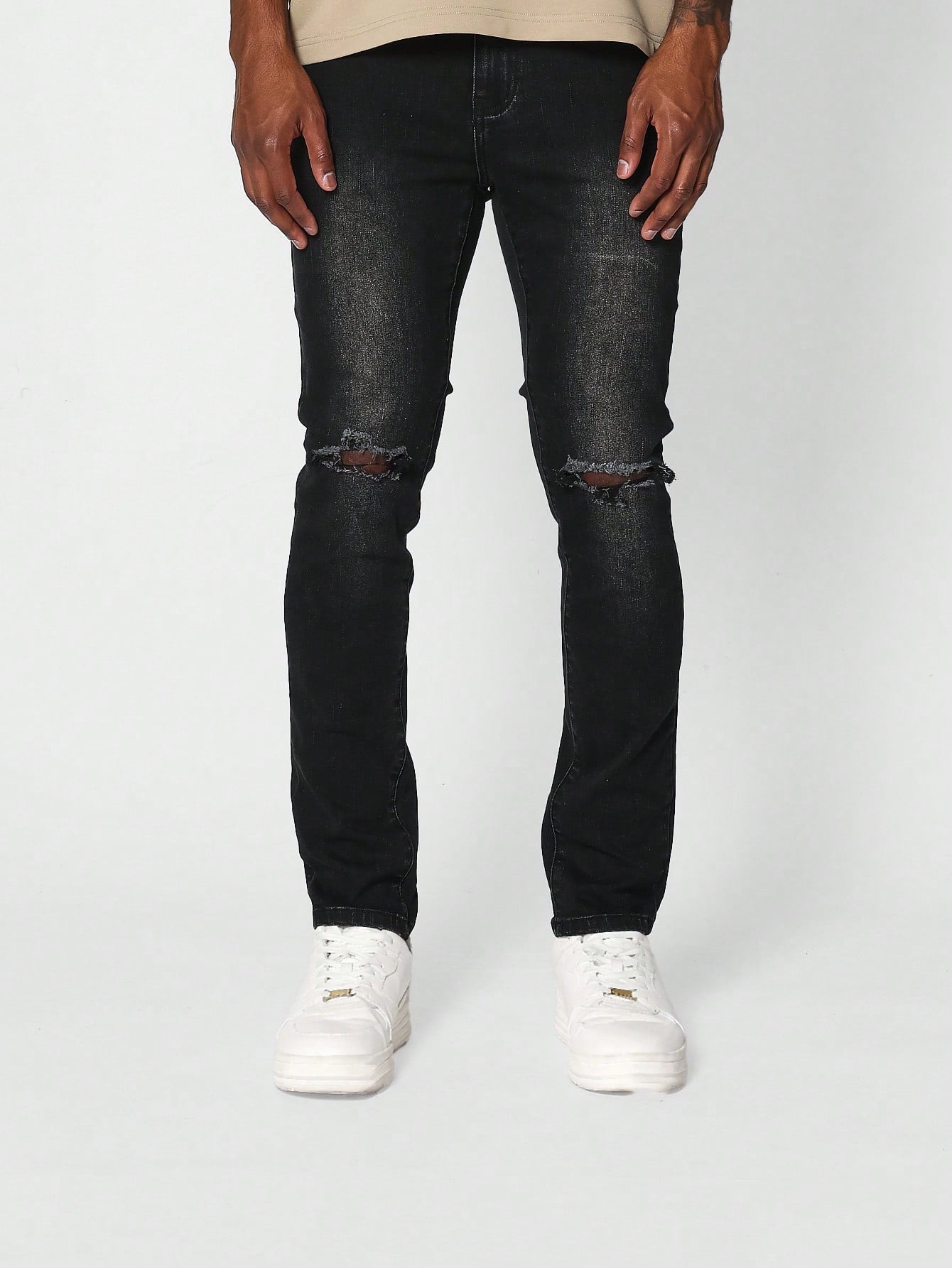 Skinny Fit Distressed Jean