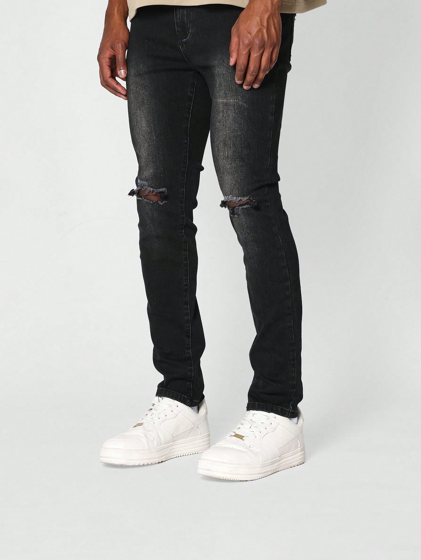 Skinny Fit Distressed Jean