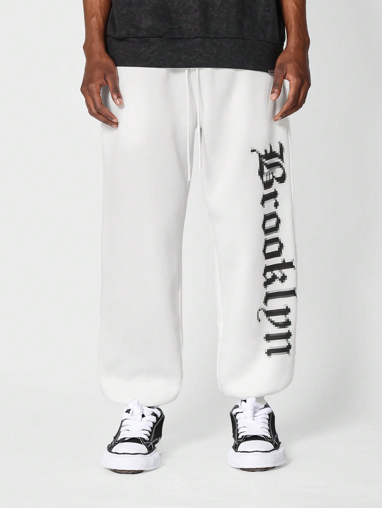 90s Jogger Pant With Front Graphic