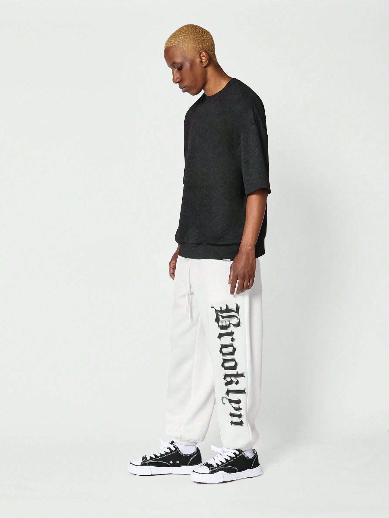 90s Jogger Pant With Front Graphic