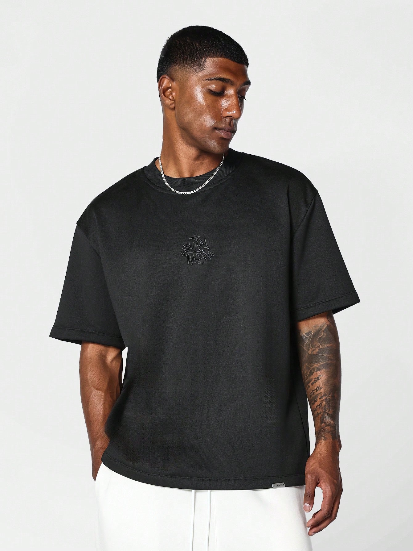 Regular Fit Short Sleeve Tee With Limited Edition Graphic Print And Front Embroidery